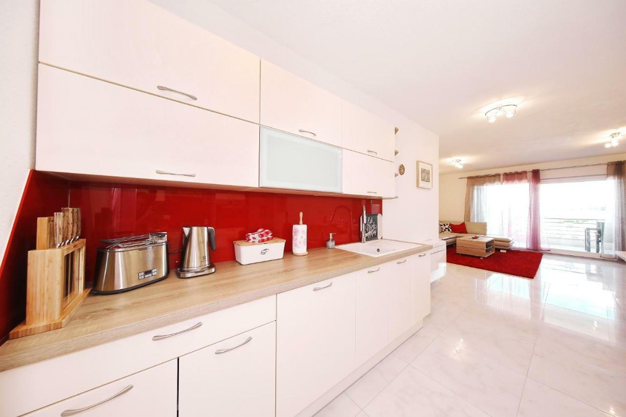 Apartment Lana Pasman Bagian luar foto