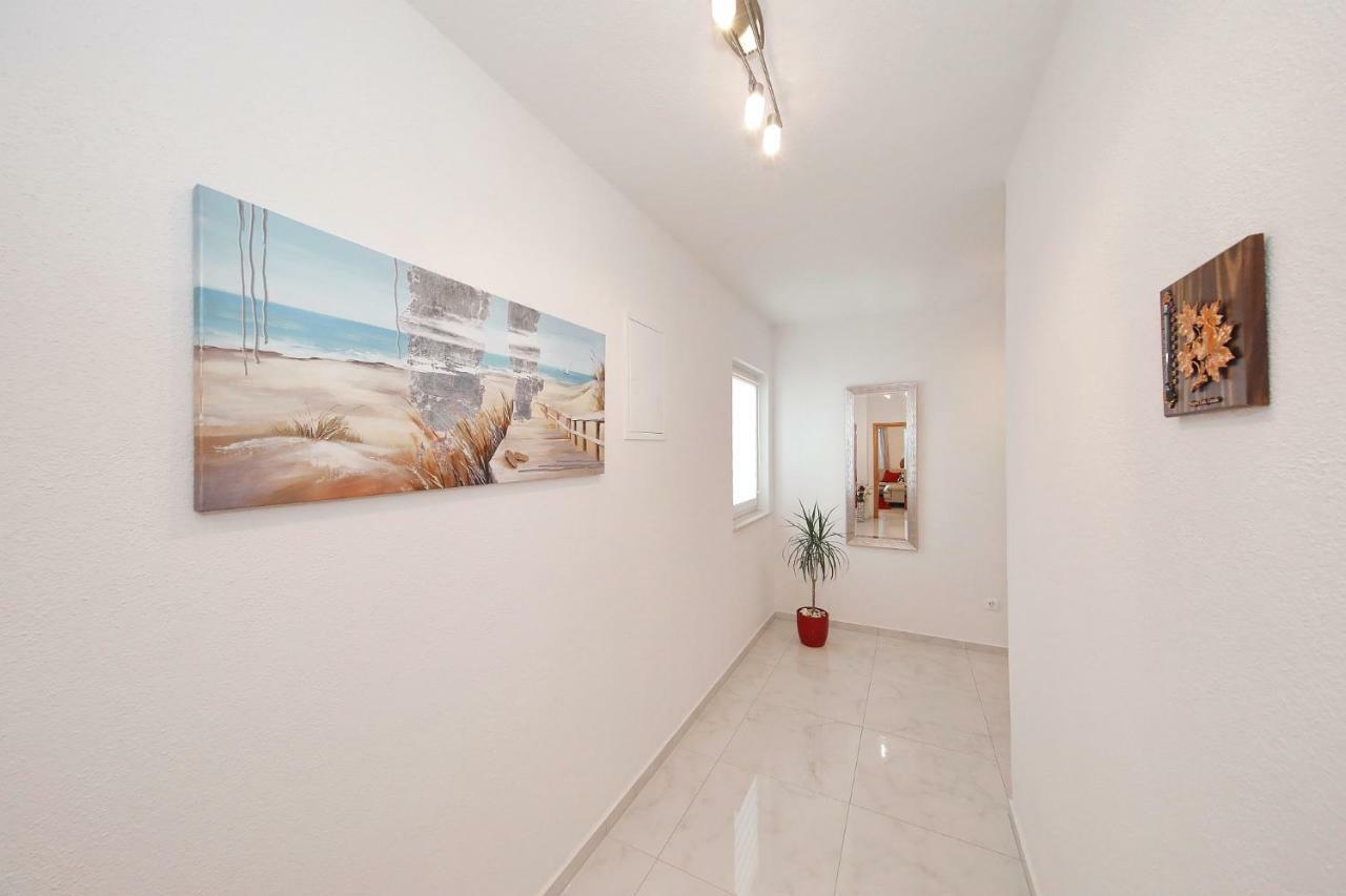 Apartment Lana Pasman Bagian luar foto