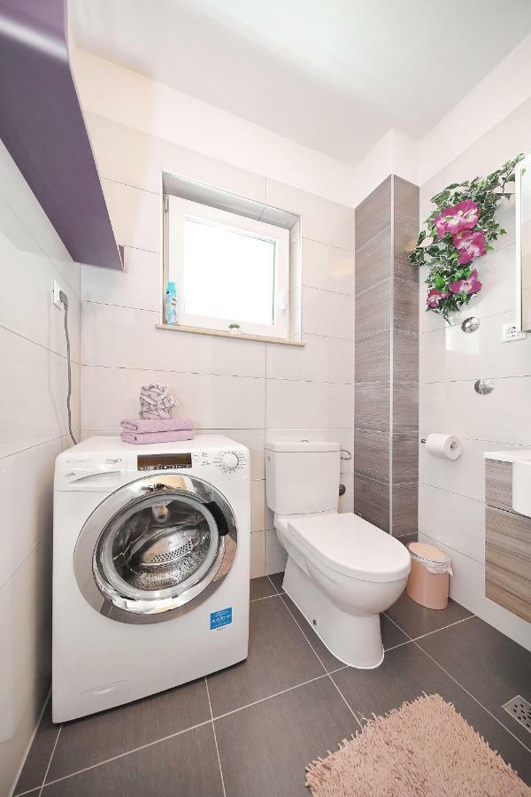 Apartment Lana Pasman Bagian luar foto