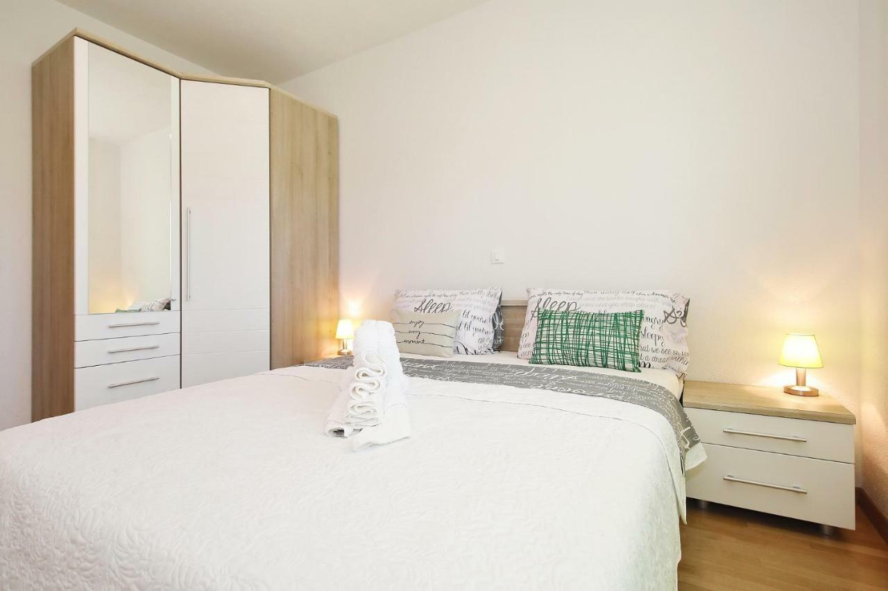 Apartment Lana Pasman Bagian luar foto