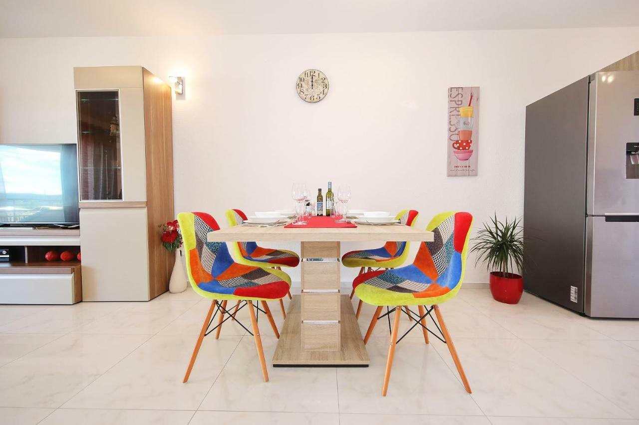 Apartment Lana Pasman Bagian luar foto