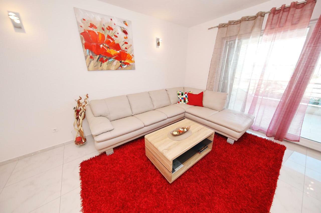 Apartment Lana Pasman Bagian luar foto