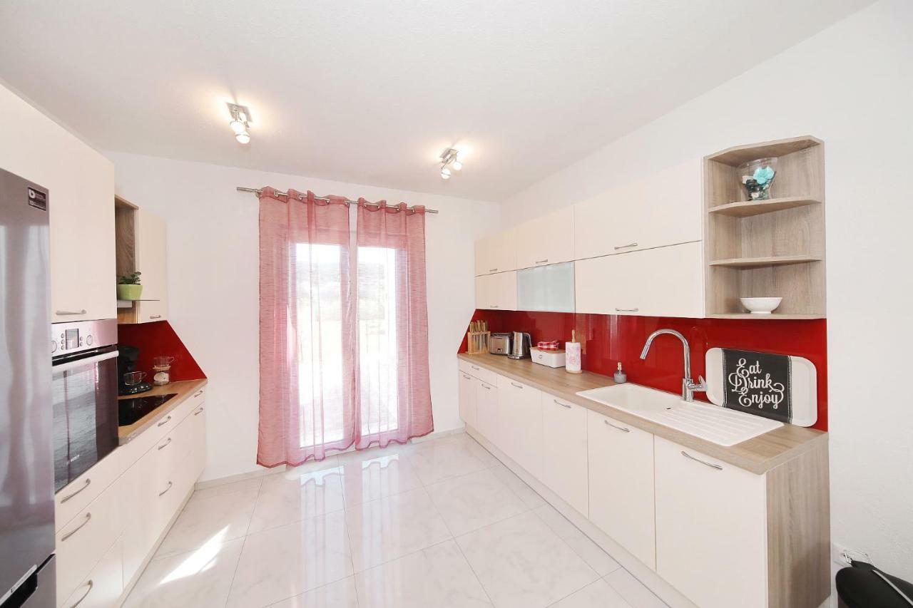 Apartment Lana Pasman Bagian luar foto