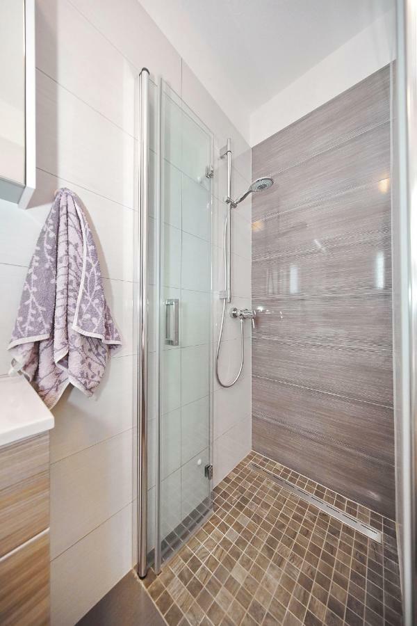 Apartment Lana Pasman Bagian luar foto
