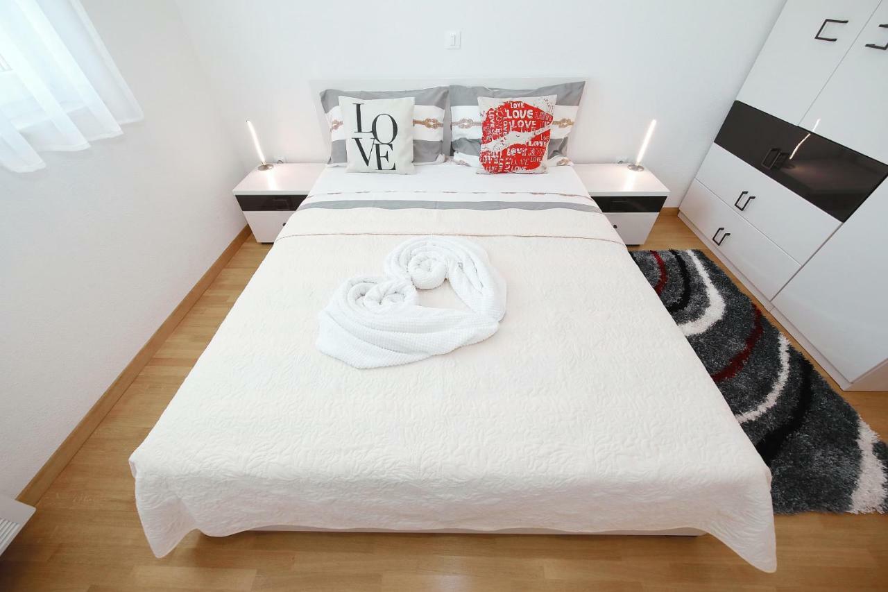 Apartment Lana Pasman Bagian luar foto