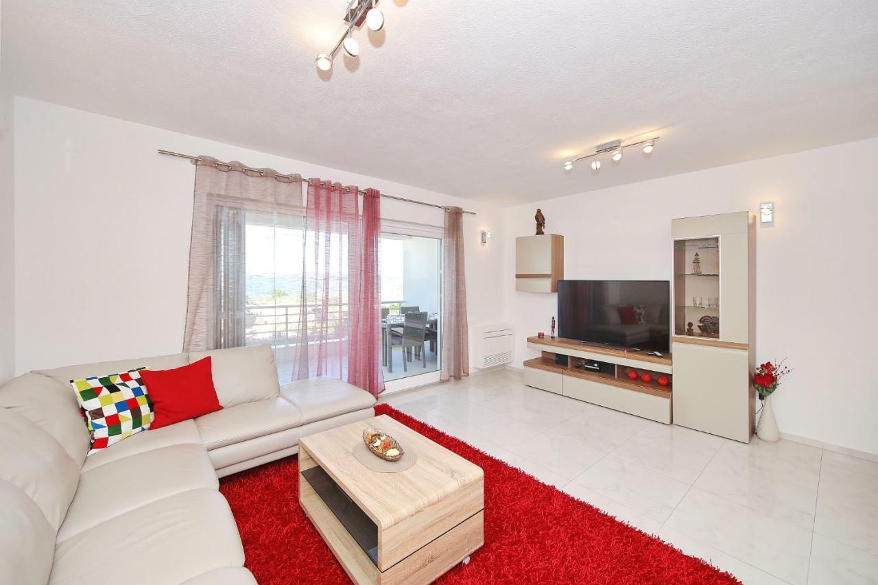 Apartment Lana Pasman Bagian luar foto