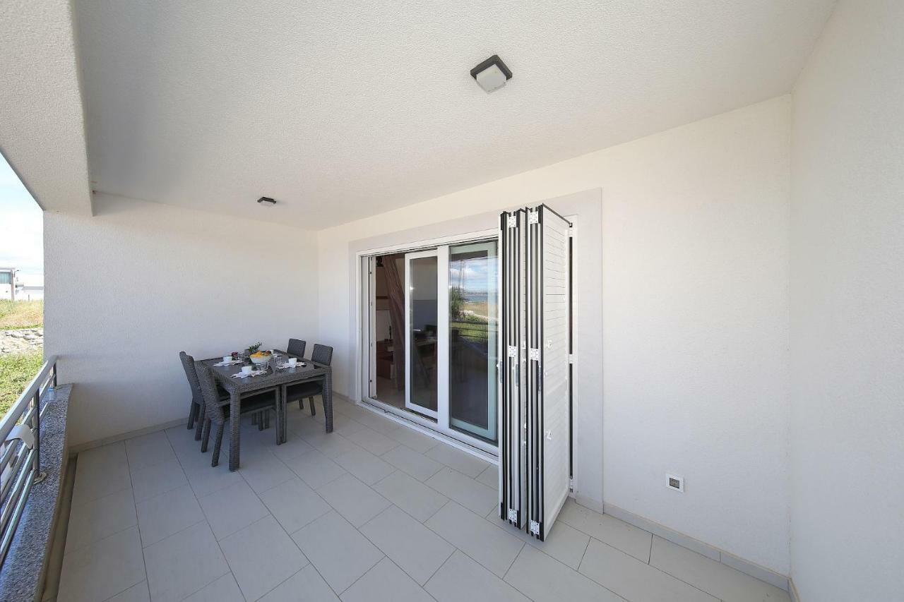Apartment Lana Pasman Bagian luar foto