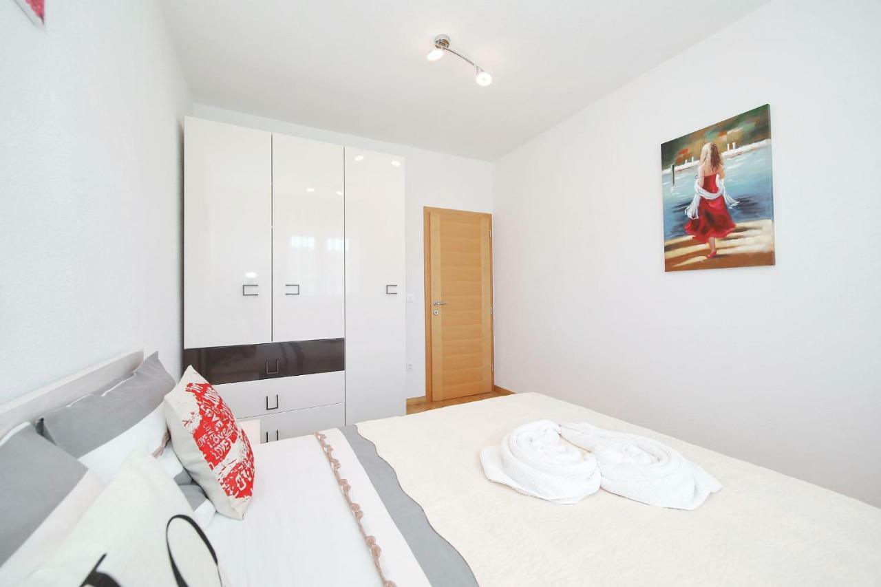 Apartment Lana Pasman Bagian luar foto